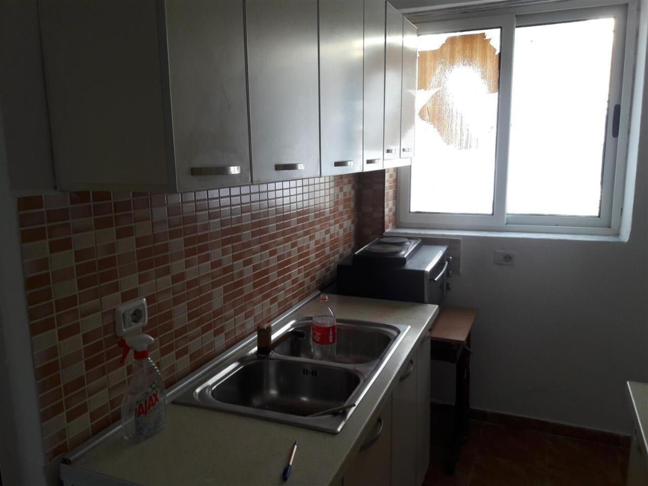 21 Dhjetori Apartament